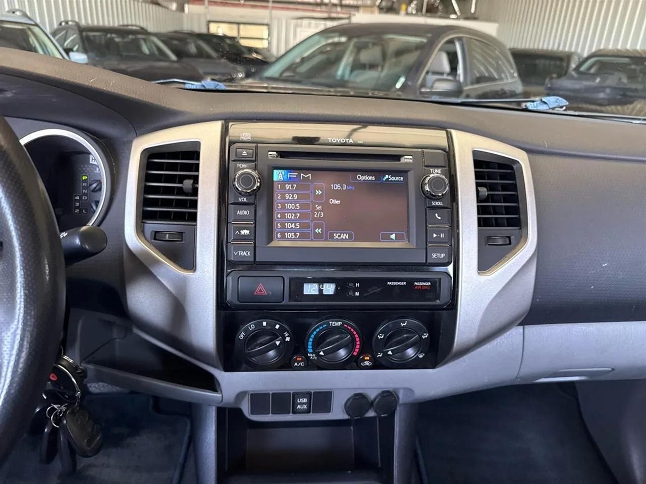 Toyota Tacoma 2WD Double Cab V6 AT PreRunner (Natl) 2013
