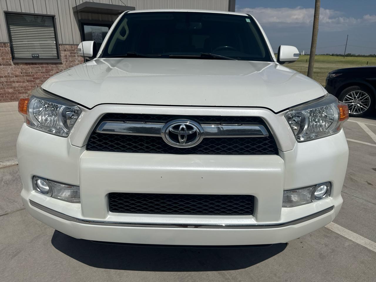 Toyota 4Runner 4WD 4dr V6 SR5 (Natl) 2011