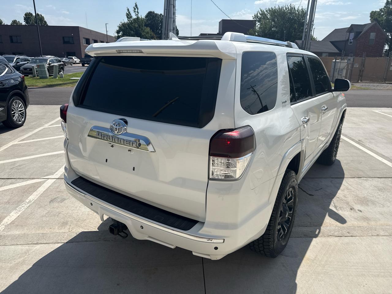 Toyota 4Runner 4WD 4dr V6 SR5 (Natl) 2011