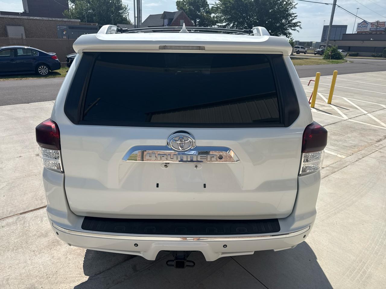 Toyota 4Runner 4WD 4dr V6 SR5 (Natl) 2011