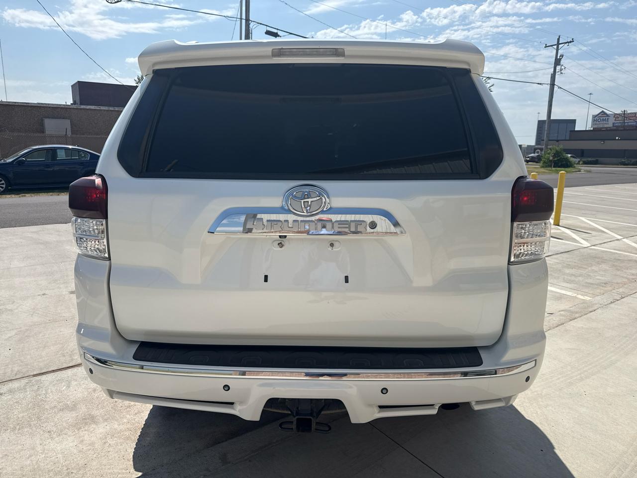 Toyota 4Runner 4WD 4dr V6 SR5 (Natl) 2011