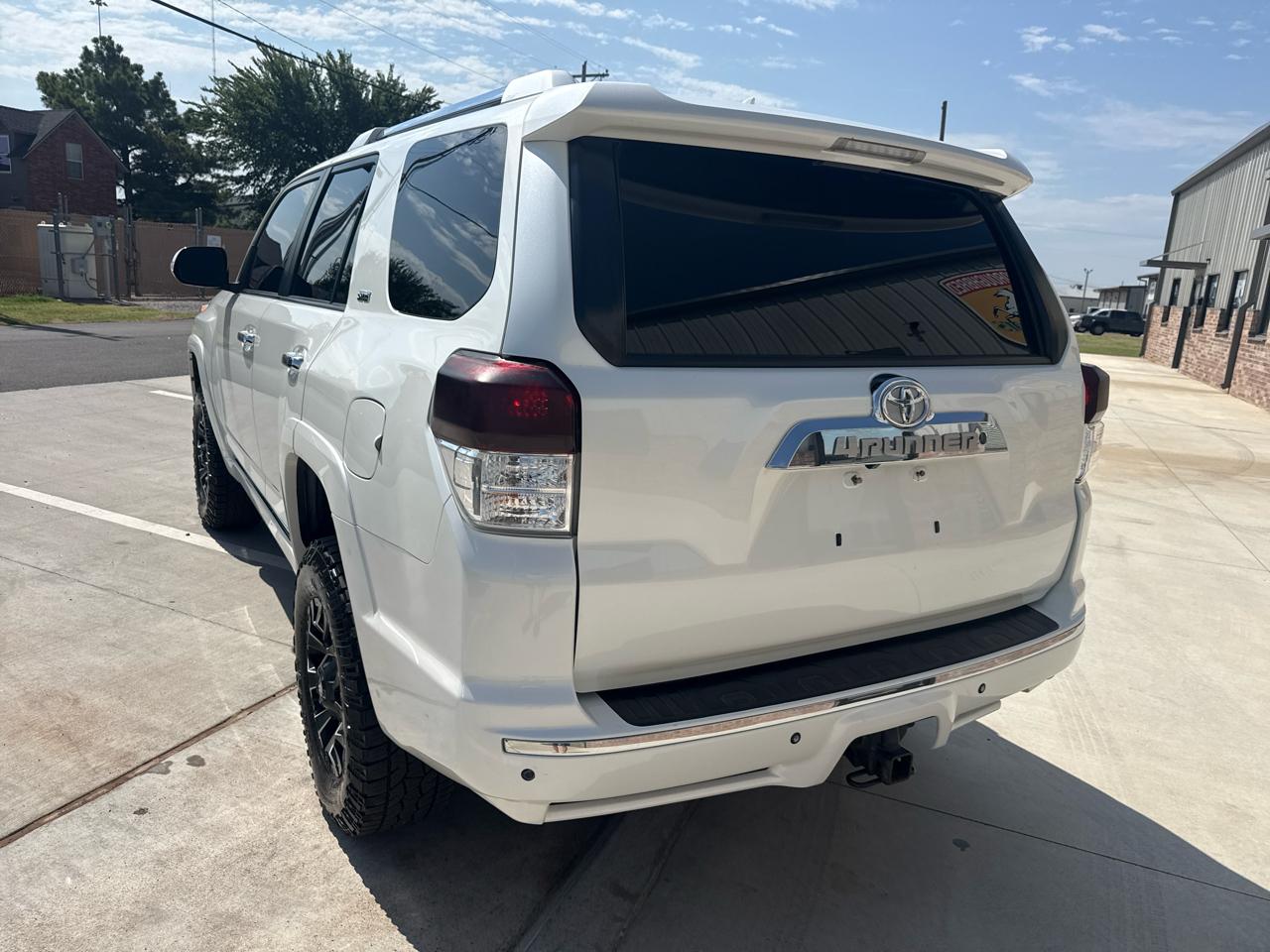 Toyota 4Runner 4WD 4dr V6 SR5 (Natl) 2011