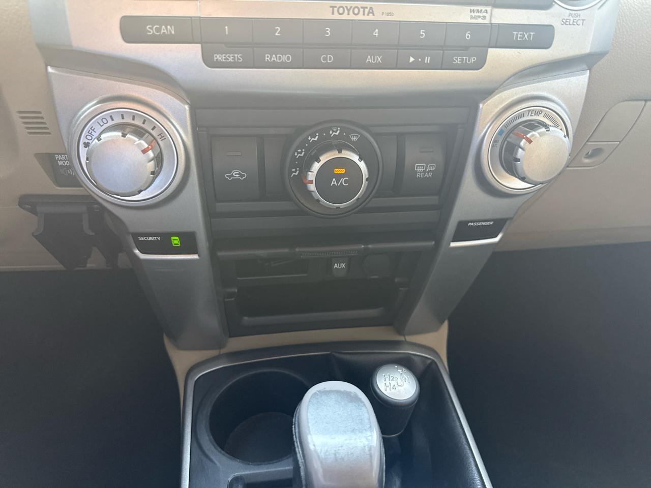 Toyota 4Runner 4WD 4dr V6 SR5 (Natl) 2011