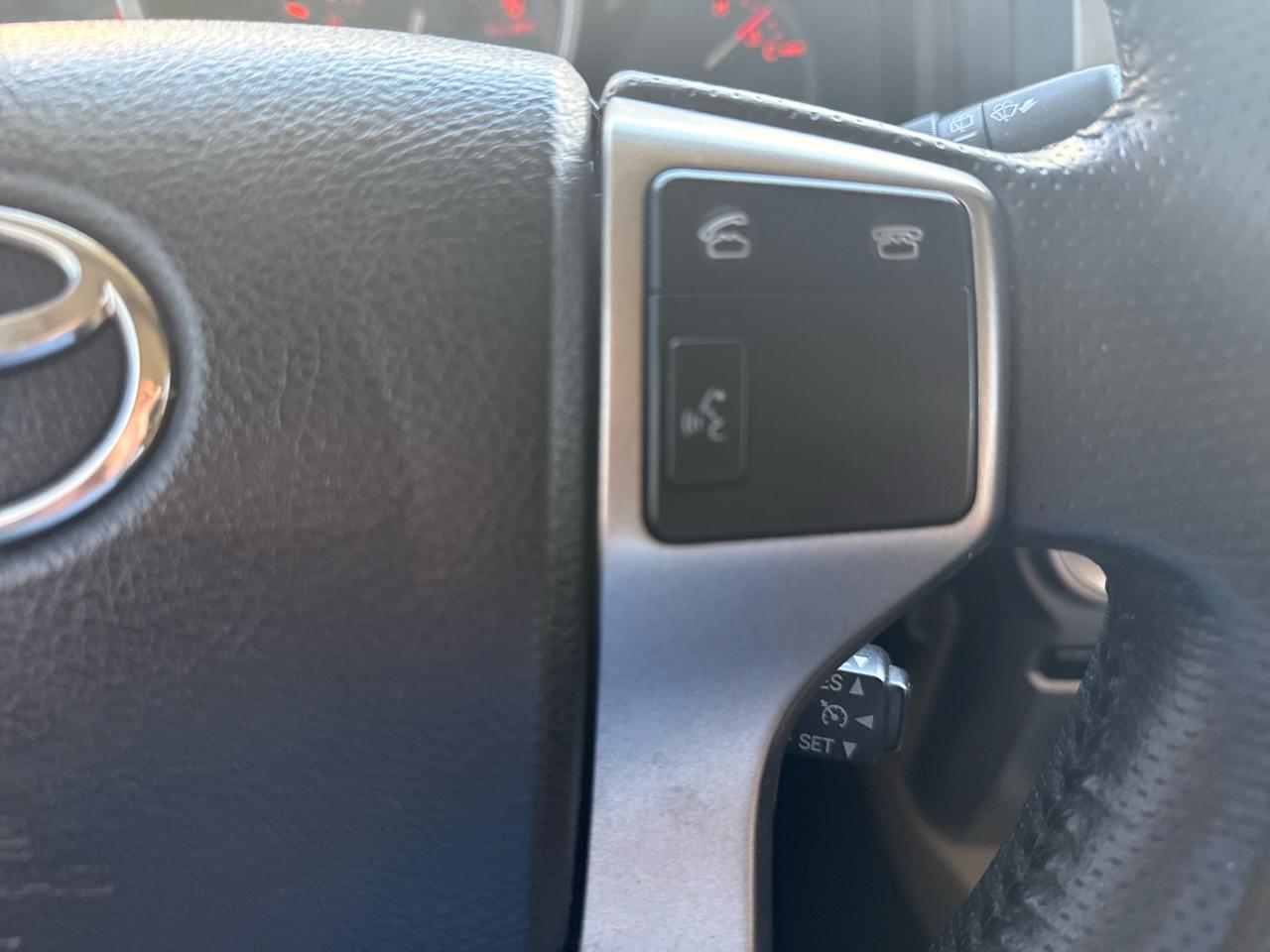 Toyota 4Runner 4WD 4dr V6 SR5 (Natl) 2011