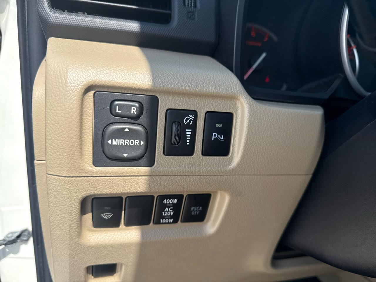 Toyota 4Runner 4WD 4dr V6 SR5 (Natl) 2011