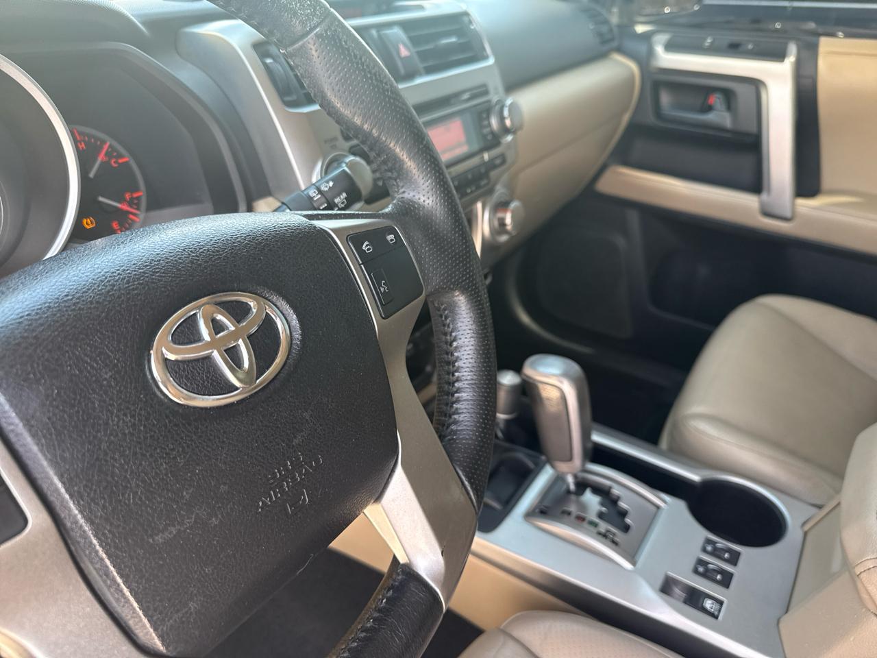 Toyota 4Runner 4WD 4dr V6 SR5 (Natl) 2011