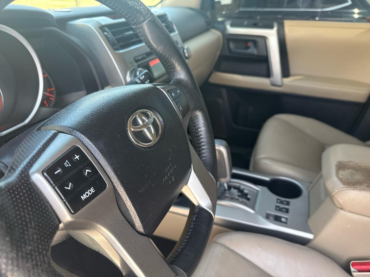 Toyota 4Runner 4WD 4dr V6 SR5 (Natl) 2011