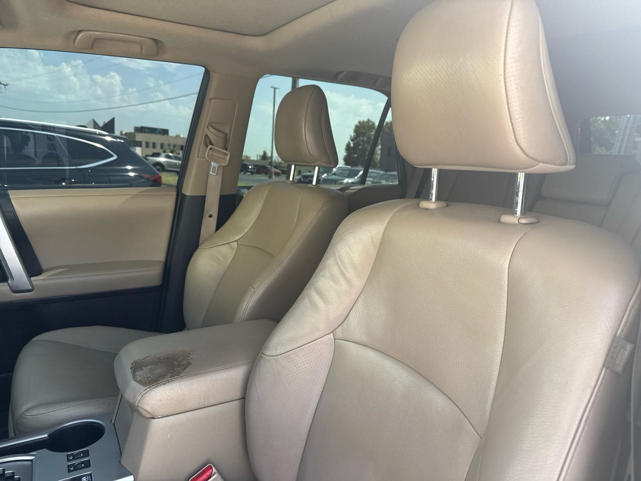 Toyota 4Runner 4WD 4dr V6 SR5 (Natl) 2011