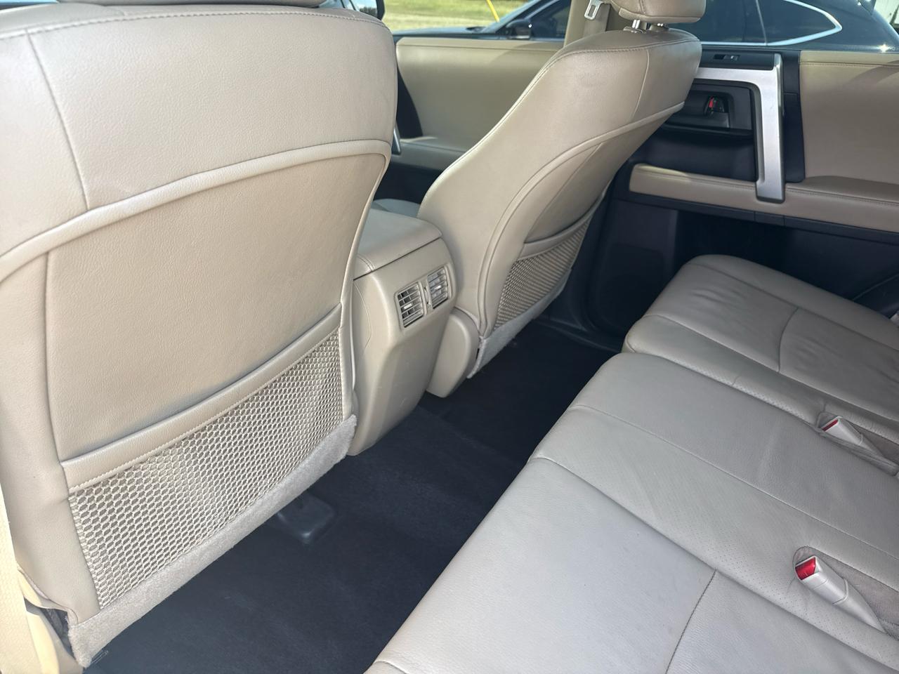 Toyota 4Runner 4WD 4dr V6 SR5 (Natl) 2011