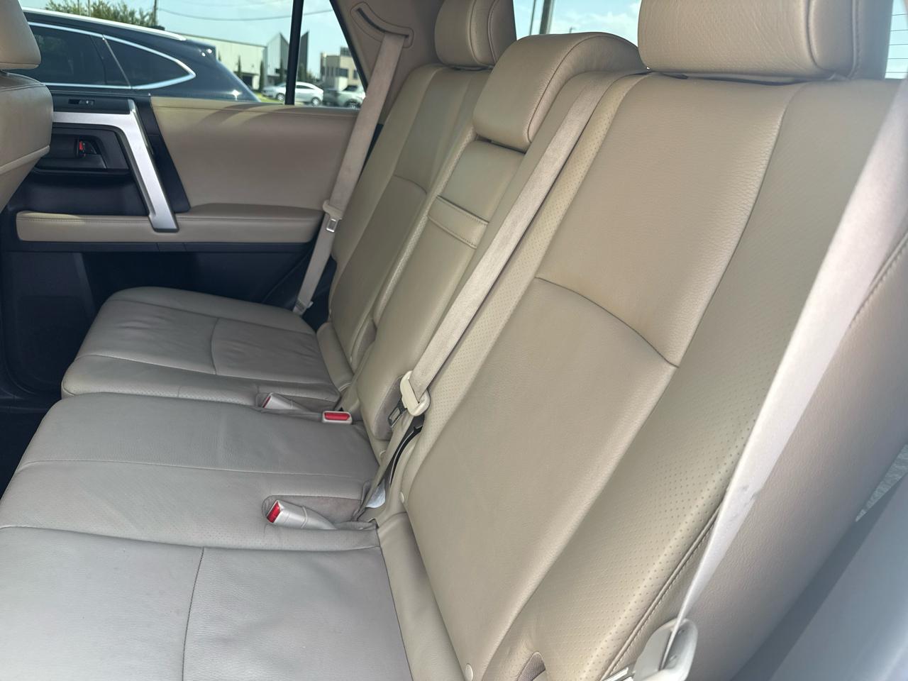 Toyota 4Runner 4WD 4dr V6 SR5 (Natl) 2011