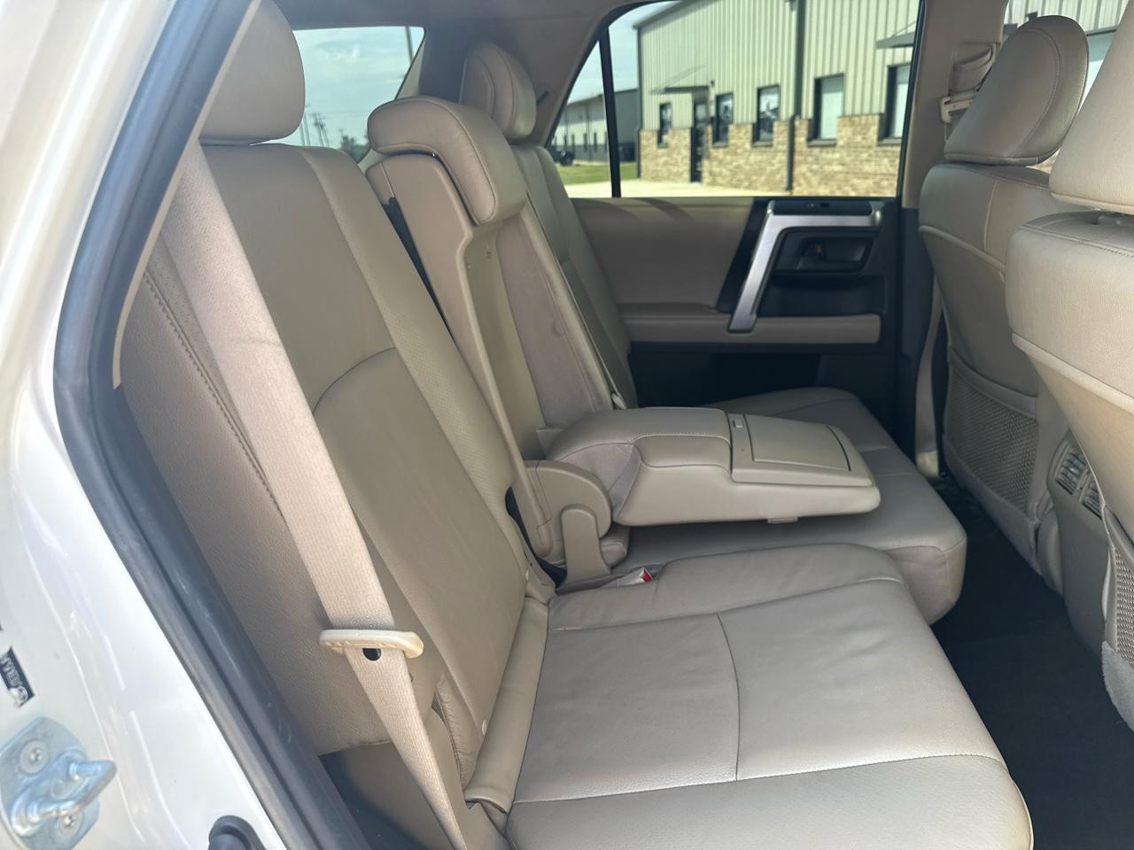 Toyota 4Runner 4WD 4dr V6 SR5 (Natl) 2011