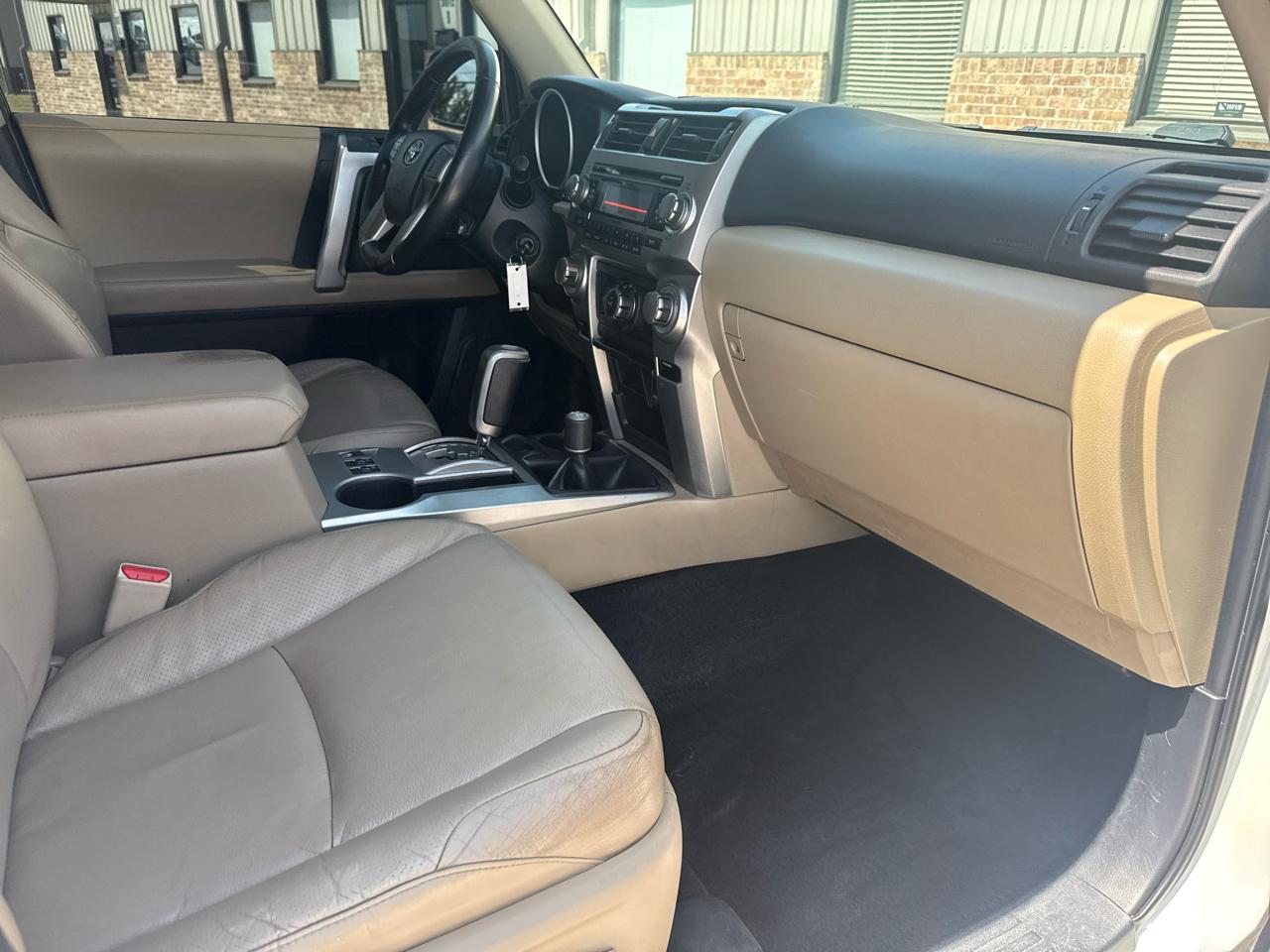 Toyota 4Runner 4WD 4dr V6 SR5 (Natl) 2011