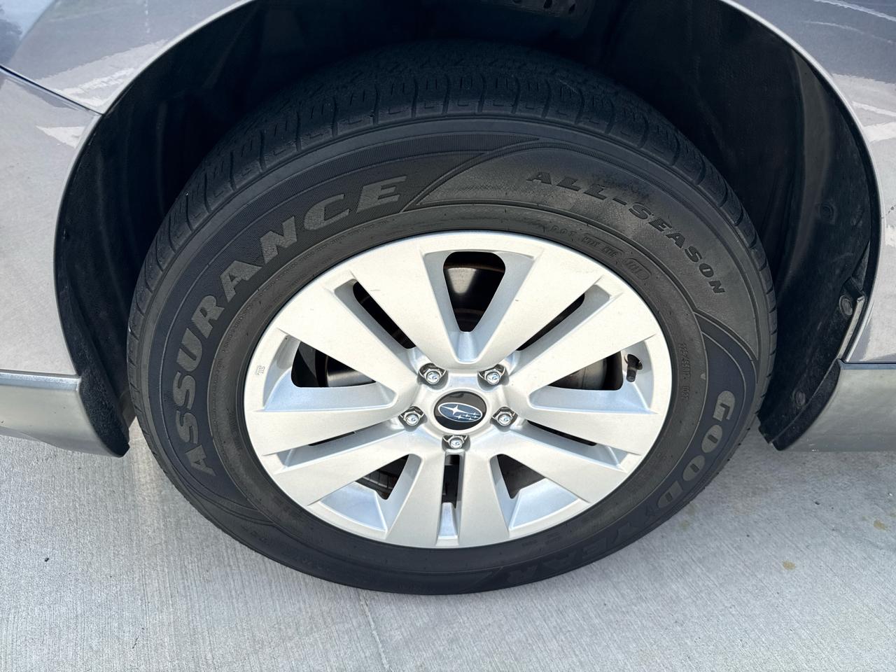Subaru Outback 4dr Wgn 2.5i Premium PZEV 2015