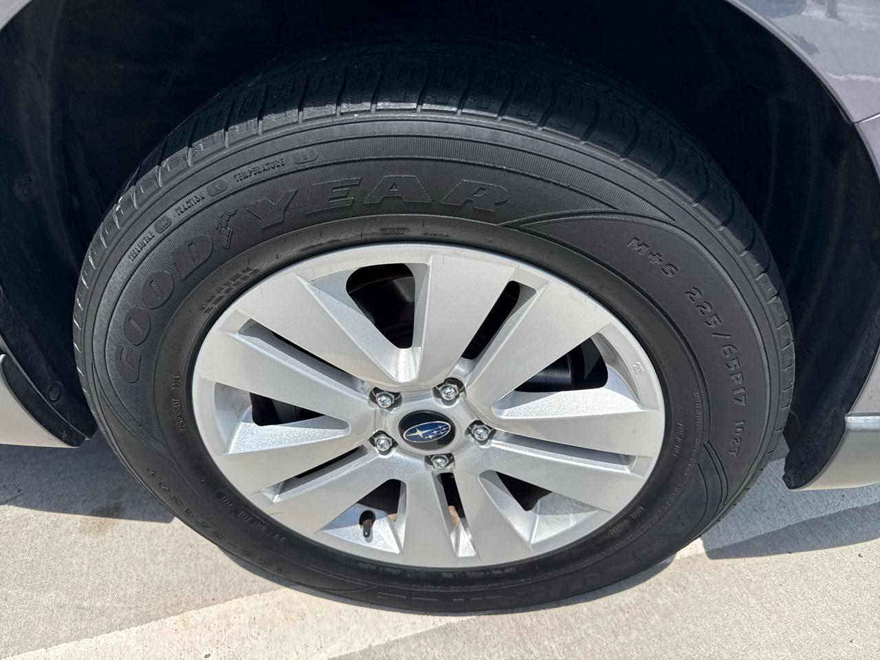 Subaru Outback 4dr Wgn 2.5i Premium PZEV 2015