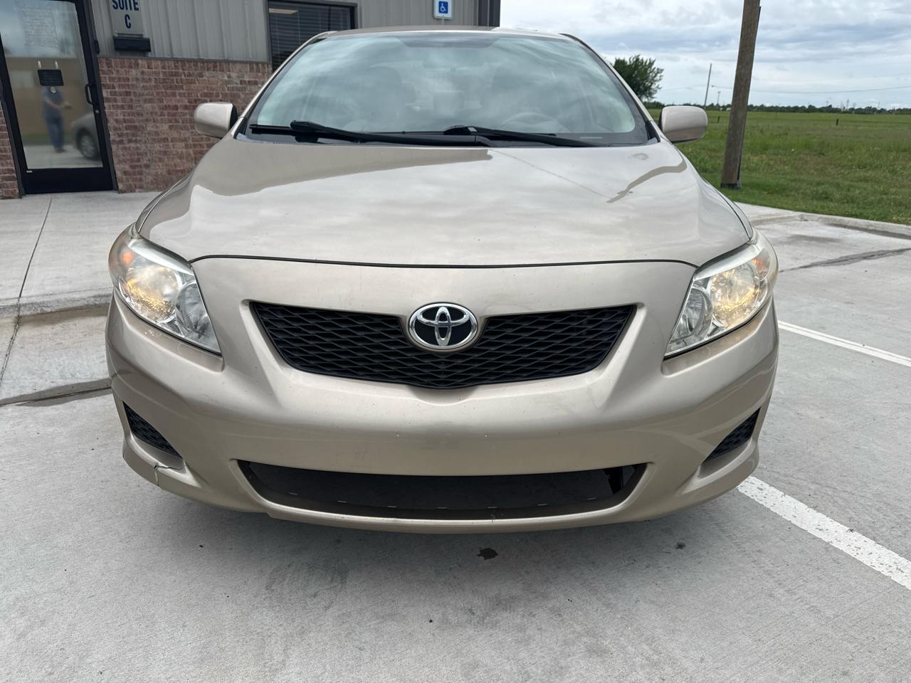 Toyota Corolla 4dr Sdn Man (Natl) 2010