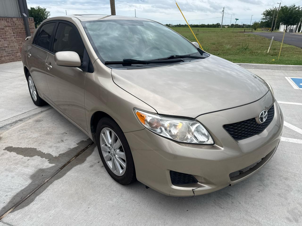Toyota Corolla 4dr Sdn Man (Natl) 2010
