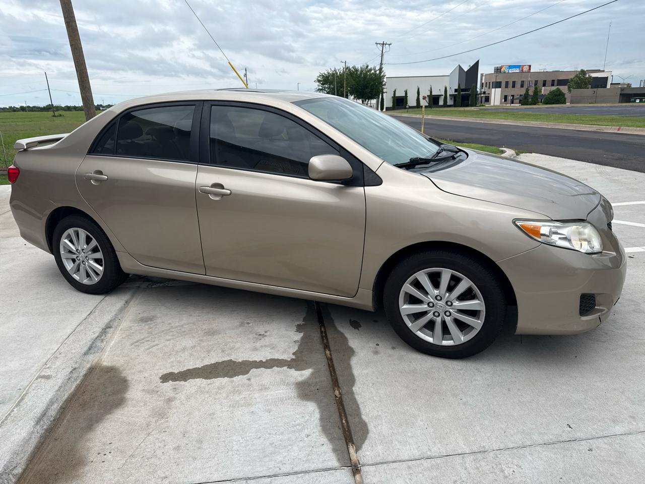 Toyota Corolla 4dr Sdn Man (Natl) 2010