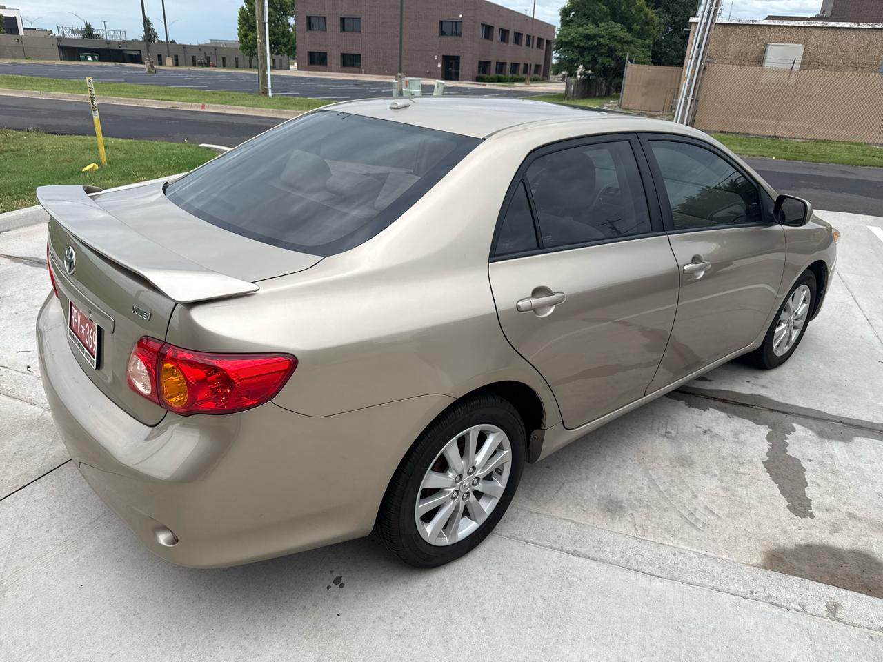 Toyota Corolla 4dr Sdn Man (Natl) 2010