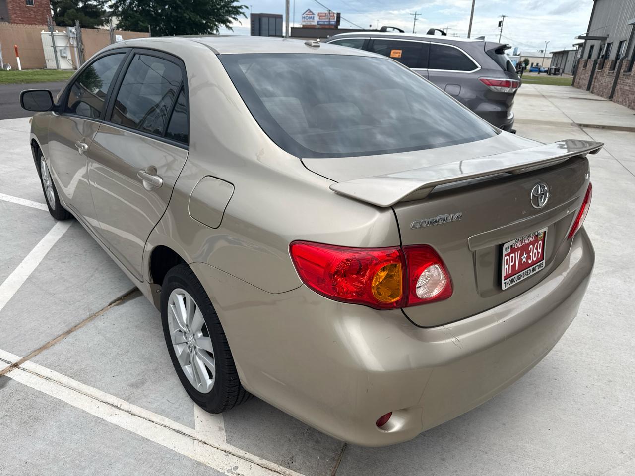 Toyota Corolla 4dr Sdn Man (Natl) 2010