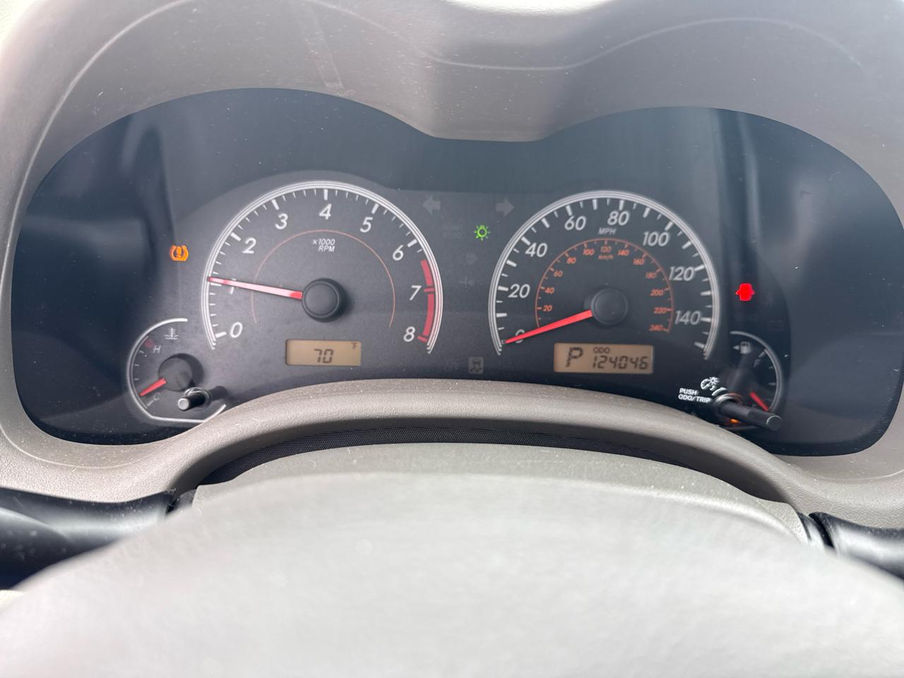 Toyota Corolla 4dr Sdn Man (Natl) 2010