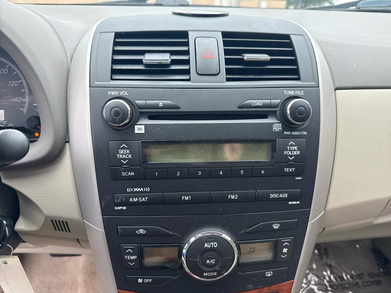 Toyota Corolla 4dr Sdn Man (Natl) 2010