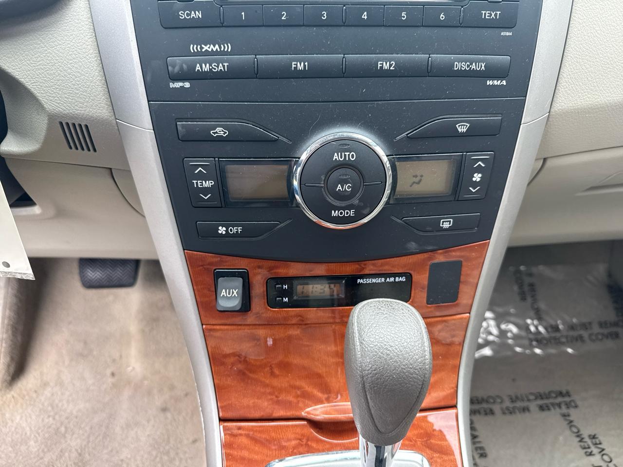 Toyota Corolla 4dr Sdn Man (Natl) 2010