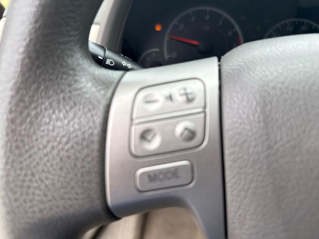 Toyota Corolla 4dr Sdn Man (Natl) 2010