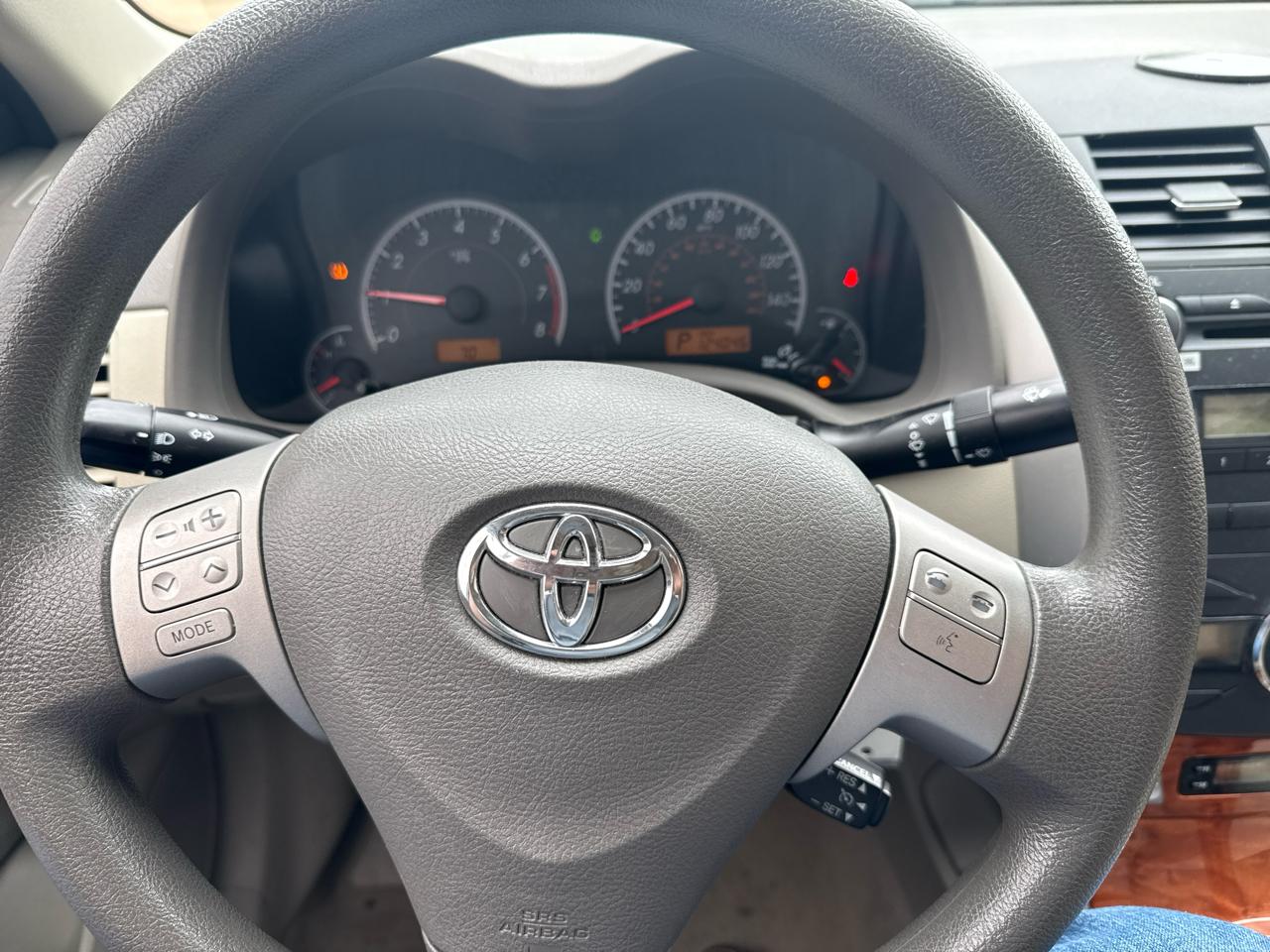 Toyota Corolla 4dr Sdn Man (Natl) 2010