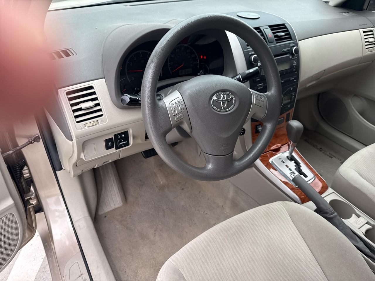 Toyota Corolla 4dr Sdn Man (Natl) 2010