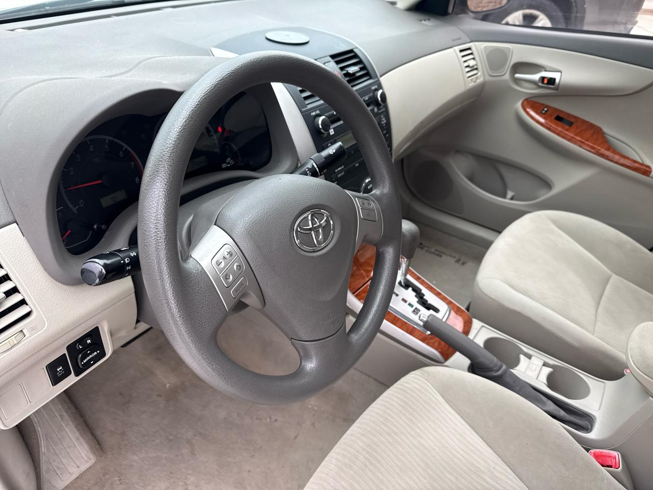 Toyota Corolla 4dr Sdn Man (Natl) 2010
