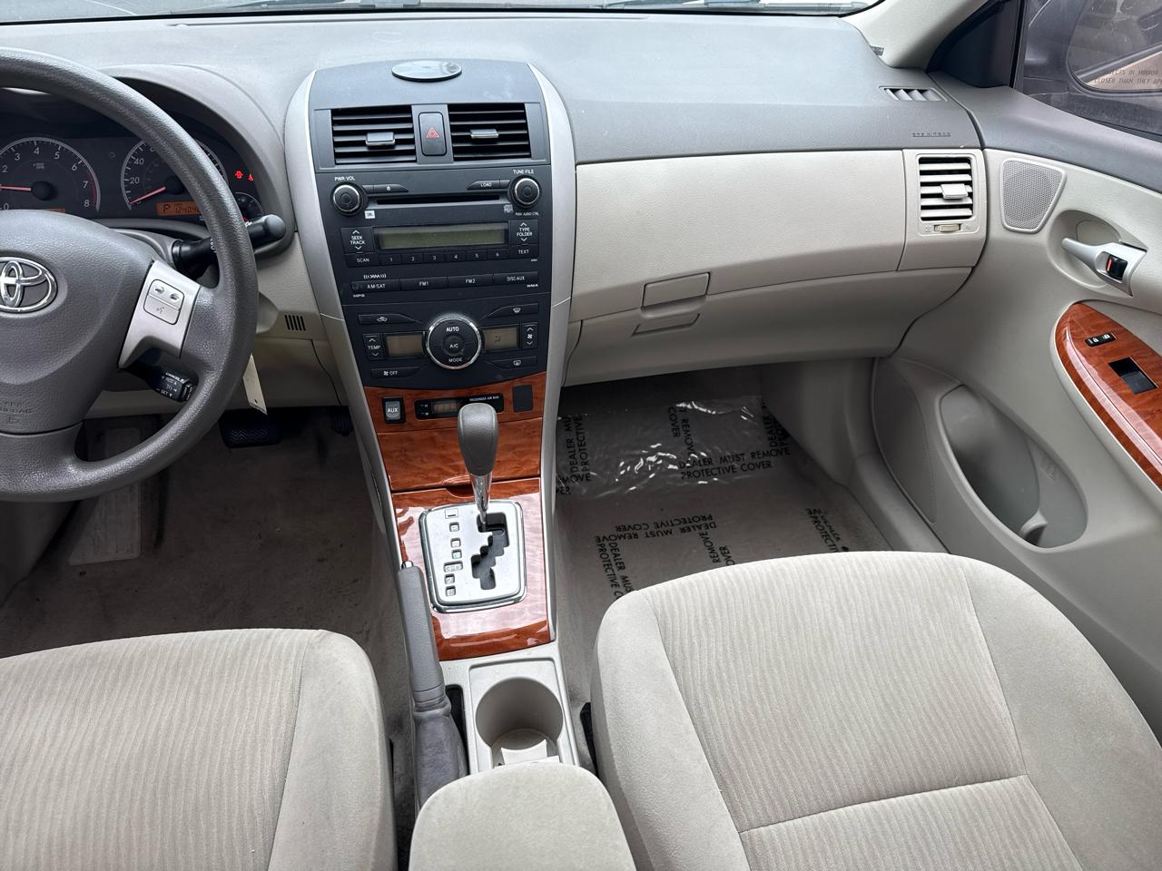 Toyota Corolla 4dr Sdn Man (Natl) 2010