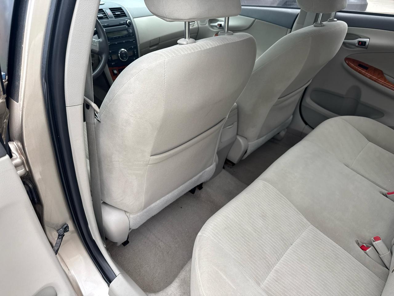 Toyota Corolla 4dr Sdn Man (Natl) 2010