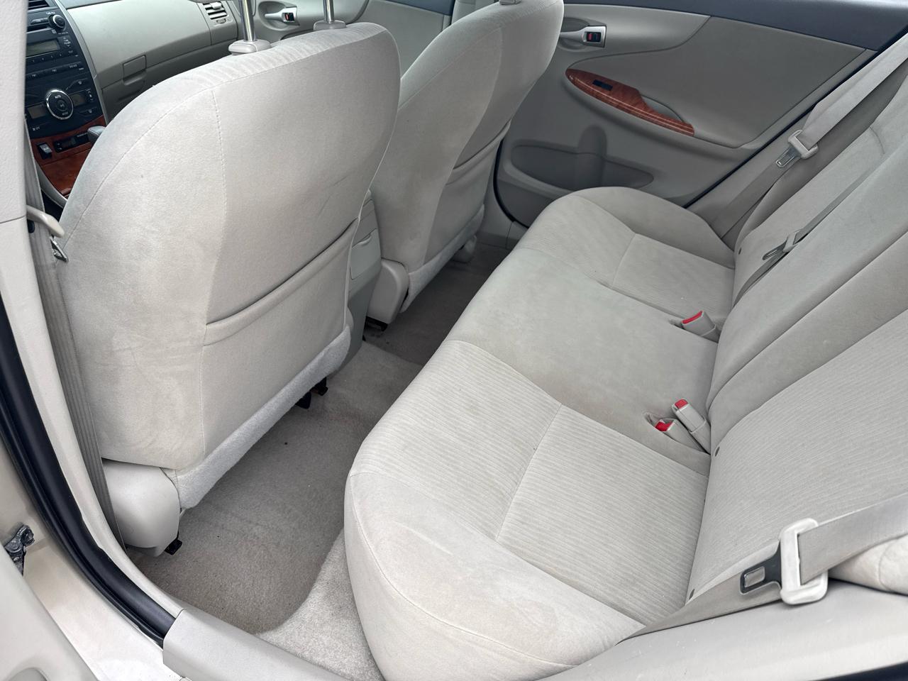 Toyota Corolla 4dr Sdn Man (Natl) 2010