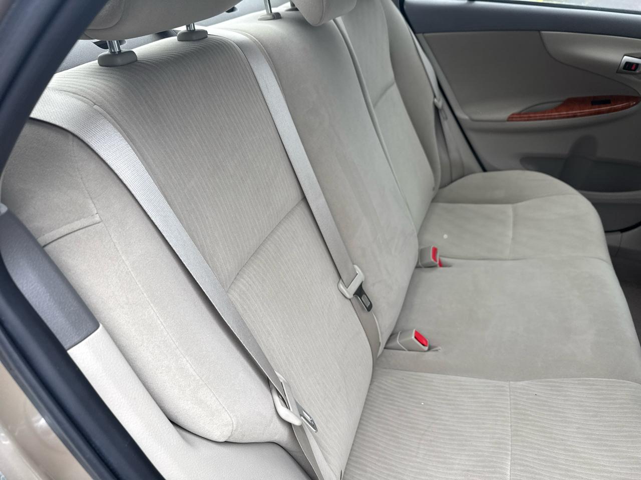 Toyota Corolla 4dr Sdn Man (Natl) 2010