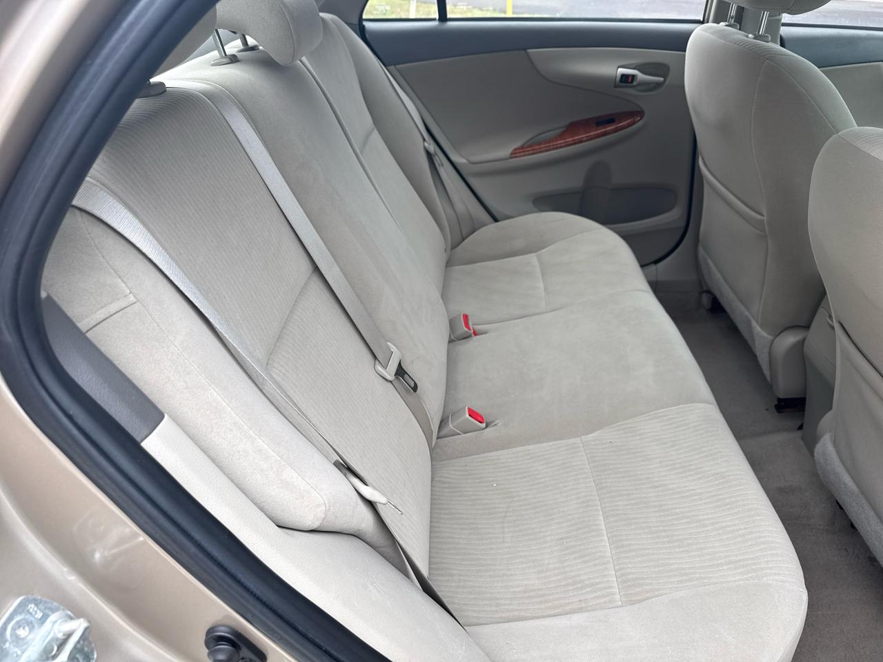 Toyota Corolla 4dr Sdn Man (Natl) 2010