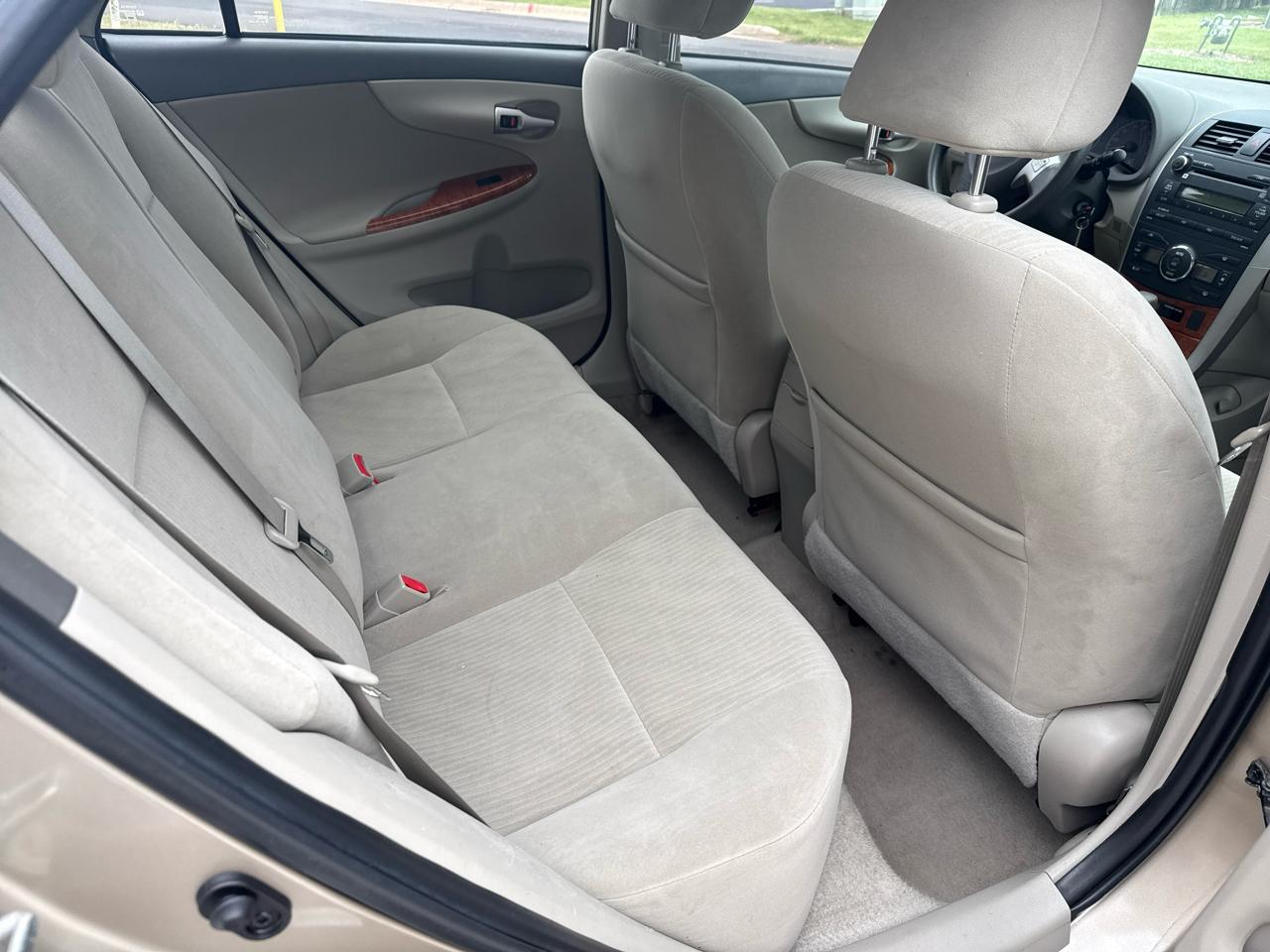 Toyota Corolla 4dr Sdn Man (Natl) 2010