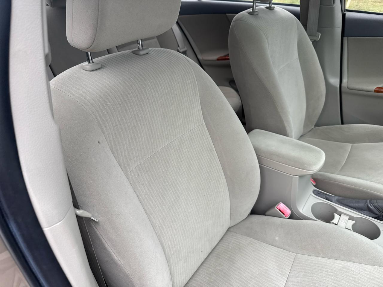 Toyota Corolla 4dr Sdn Man (Natl) 2010