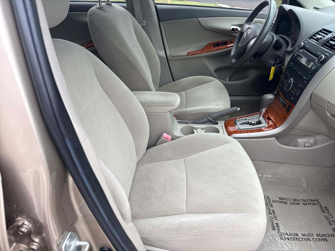 Toyota Corolla 4dr Sdn Man (Natl) 2010
