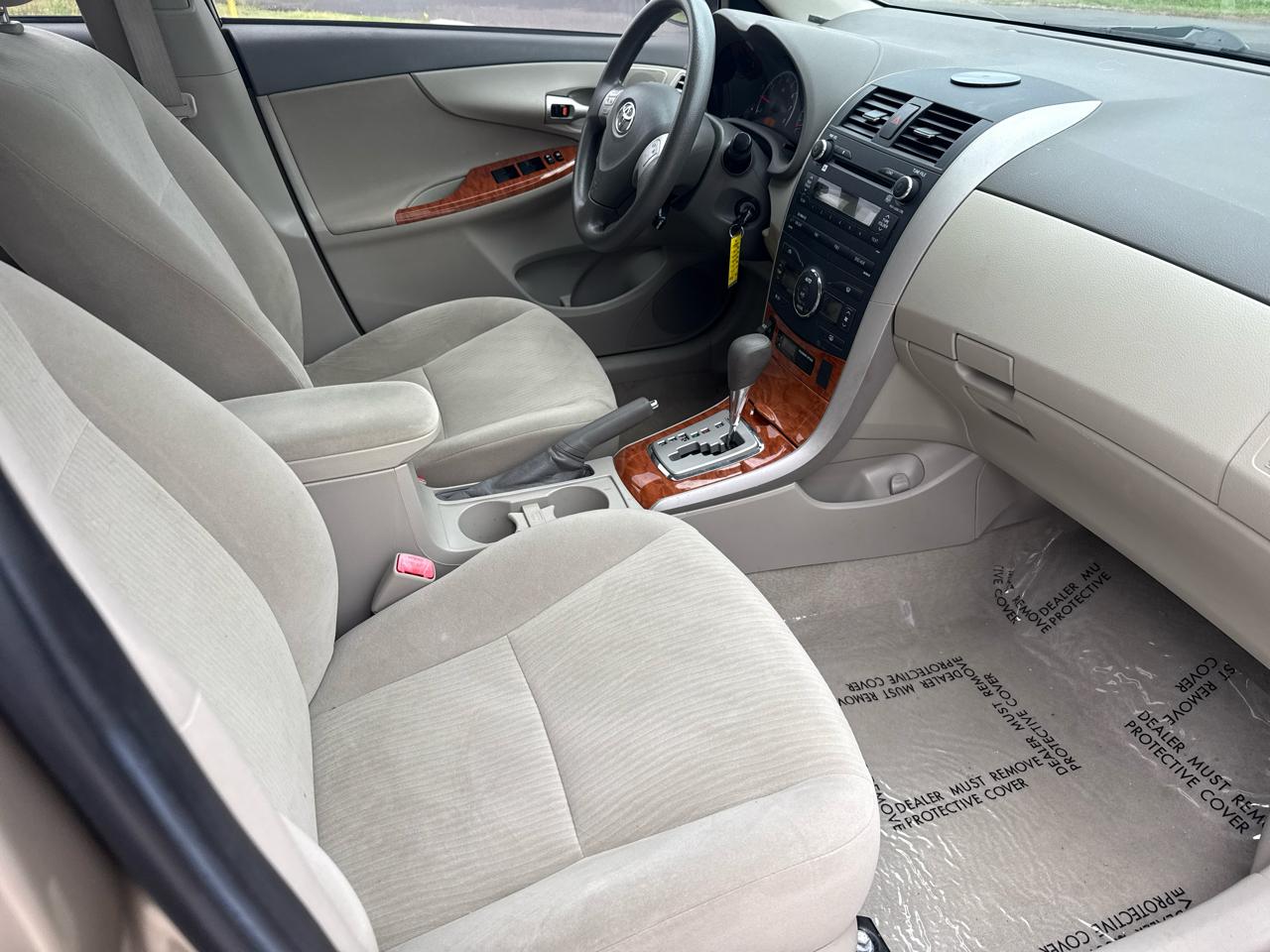 Toyota Corolla 4dr Sdn Man (Natl) 2010