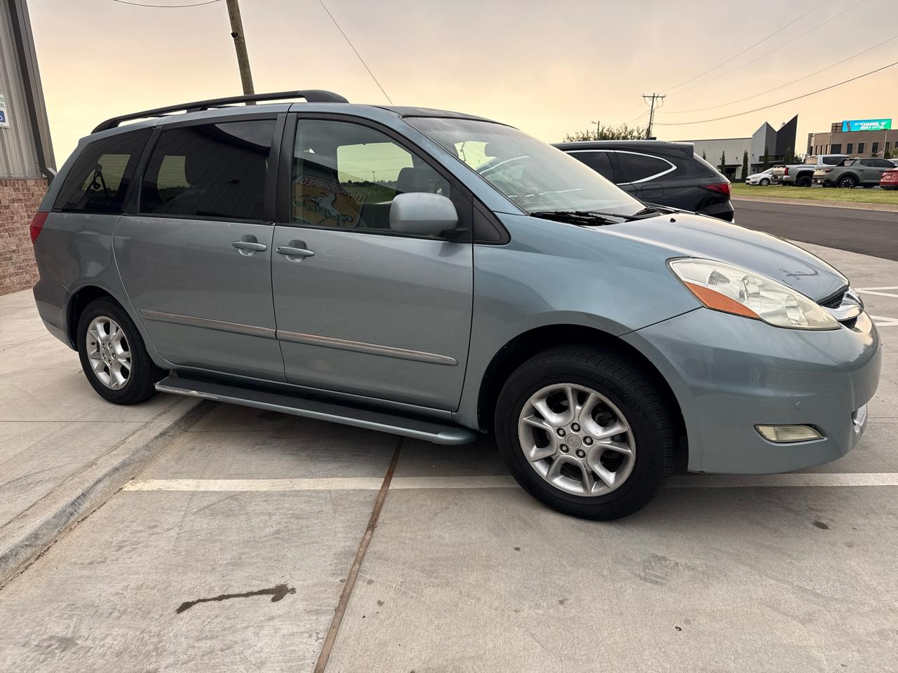 Toyota Sienna 5dr XLE AWD (Natl) 2006