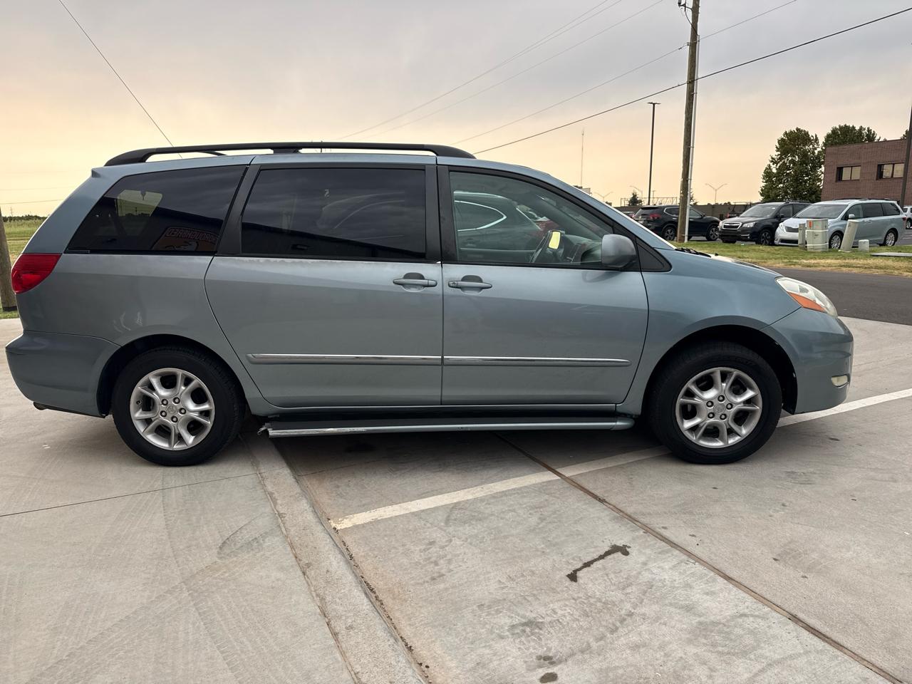 Toyota Sienna 5dr XLE AWD (Natl) 2006
