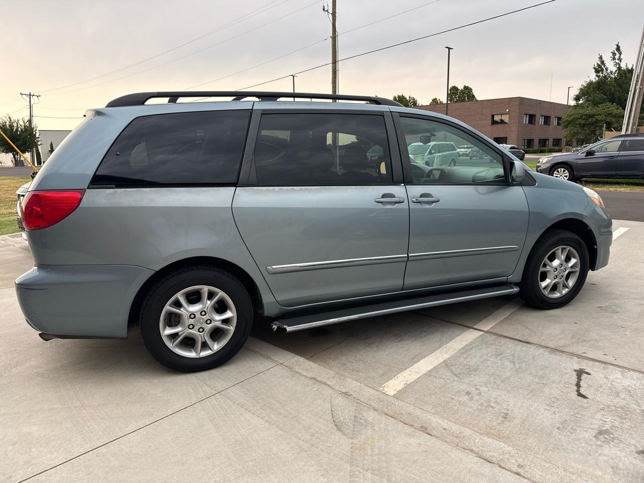 Toyota Sienna 5dr XLE AWD (Natl) 2006