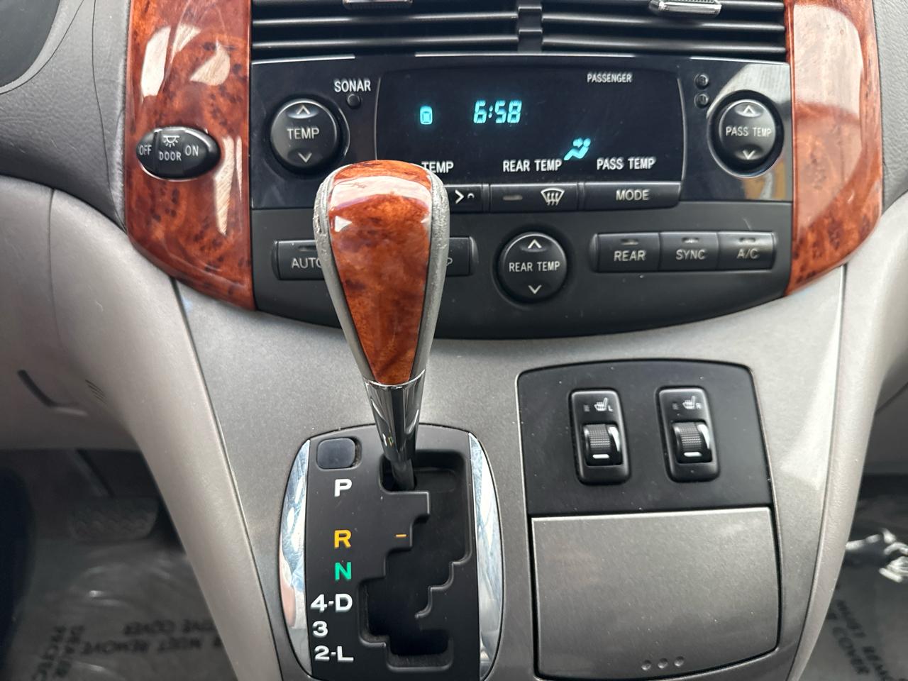 Toyota Sienna 5dr XLE AWD (Natl) 2006