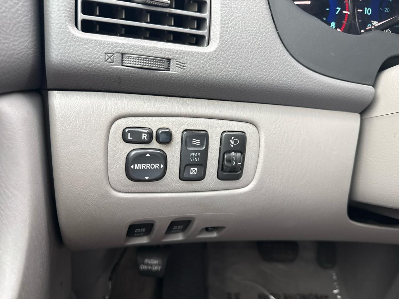 Toyota Sienna 5dr XLE AWD (Natl) 2006