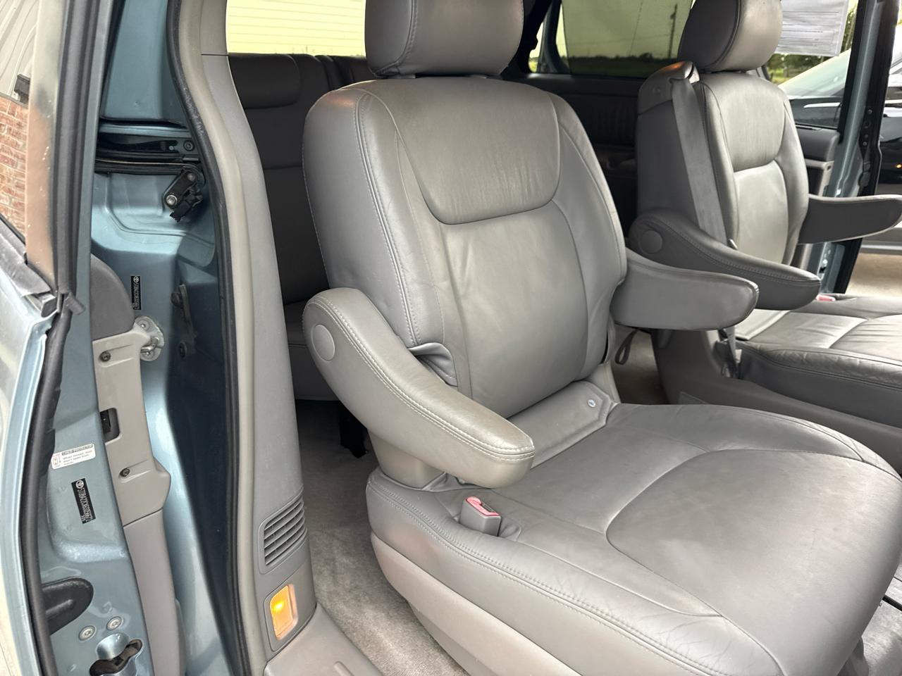 Toyota Sienna 5dr XLE AWD (Natl) 2006