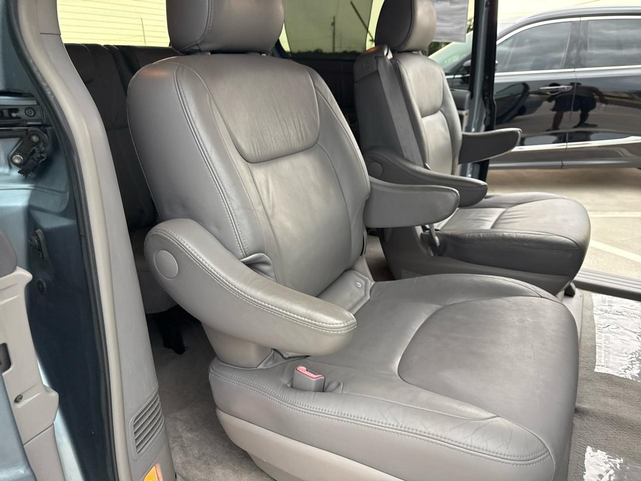 Toyota Sienna 5dr XLE AWD (Natl) 2006