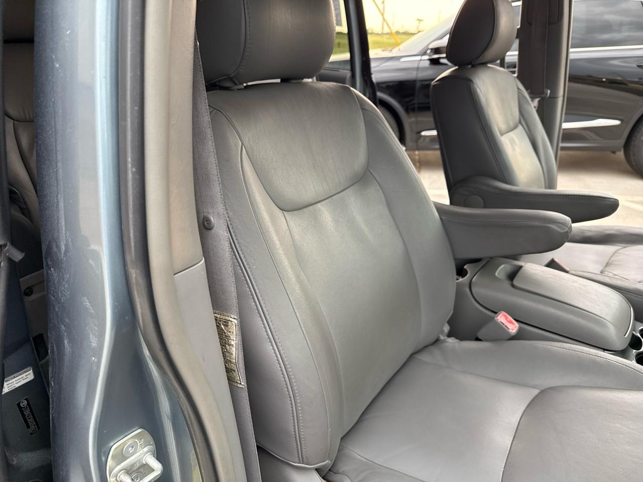 Toyota Sienna 5dr XLE AWD (Natl) 2006