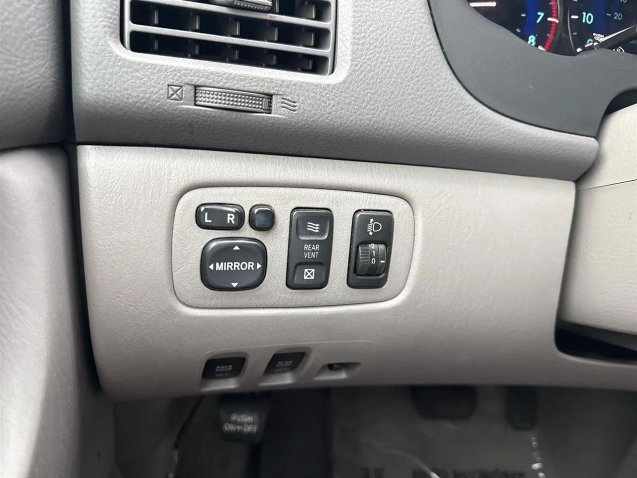 Toyota Sienna 5dr XLE AWD (Natl) 2006