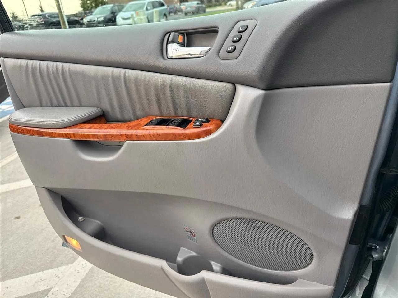 Toyota Sienna 5dr XLE AWD (Natl) 2006