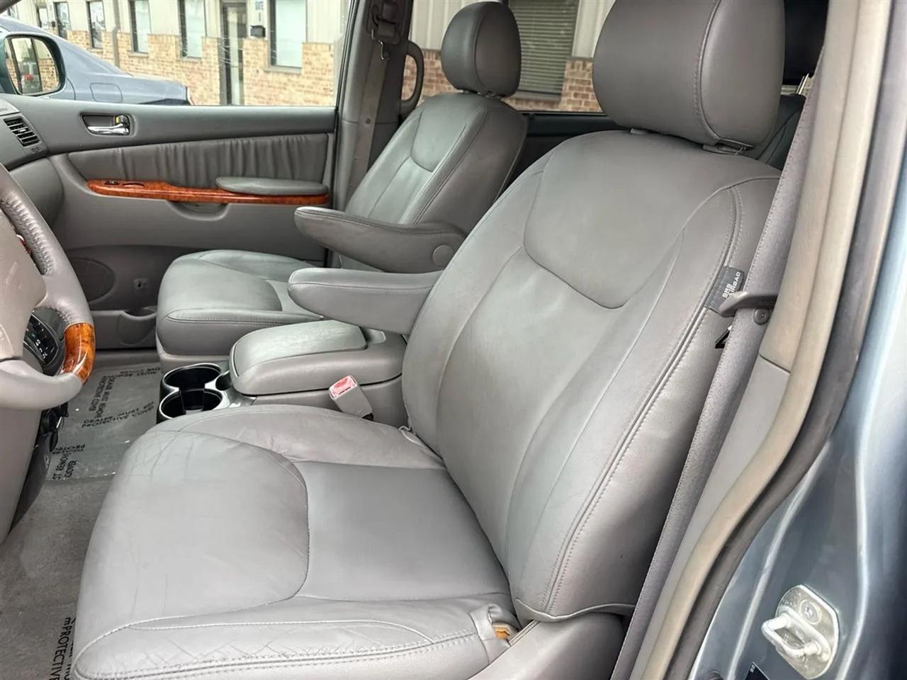 Toyota Sienna 5dr XLE AWD (Natl) 2006